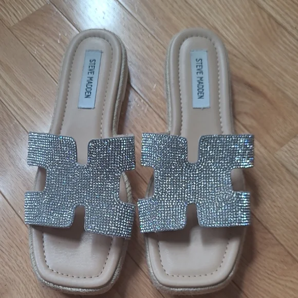Steve Madden Ignited Glittering Silver Sandals - Picture 1 of 4